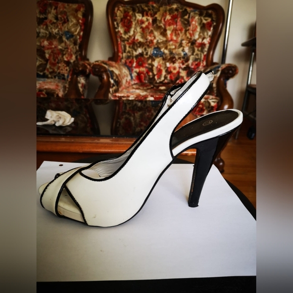 Heels - Picture 3 of 6